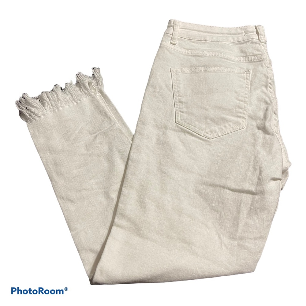 🛑White Cropped Jeans🛑